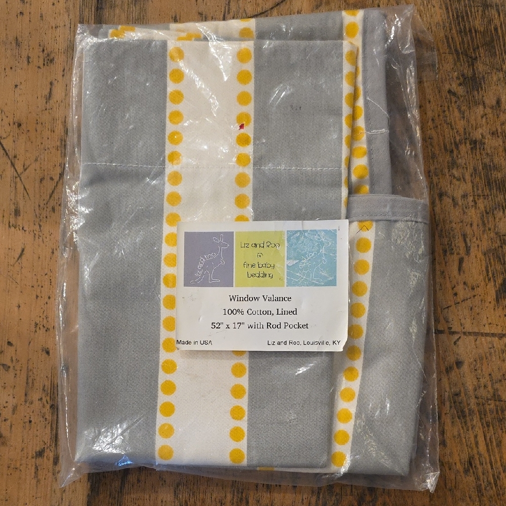 LIZ AND ROO Gray & Yellow Striped‎ Window Valance